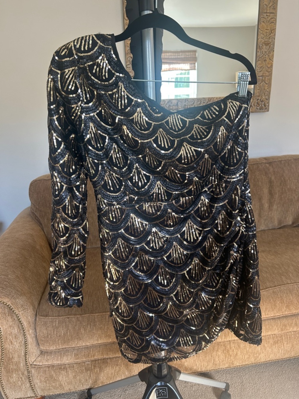 Lulu's Black and Gold One-Shoulder Sequin Mini Dress size M